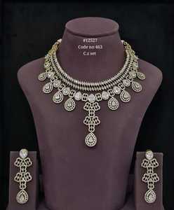 Ensemble collier et boucles d'oreilles en zircon cubique vert 12527, plaqué laiton Mehandi, bijoux de mariée, collier CZ de créateur, pour mariage et soirée - Product Image 3