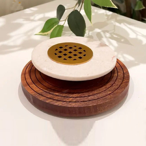 Ensemble de brûleurs d'encens en résine de forme ronde, accompagné de sous-verres en bois rainurés et de grilles métalliques dorées perforées pour la décoration de la maison - Product Image 2