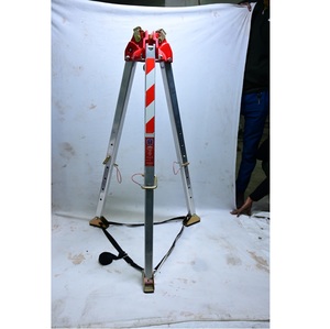 Kit de trépied de sauvetage pour espaces confinés de qualité supérieure avec hauteur réglable ou corde de sécurité disponible pour une livraison mondiale - Product Image 1