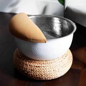 Grands bols à pédicure en métal, brillants à l'intérieur, noirs à l'extérieur, bols à pédicure martelés design, bacs à pédicure en acier inoxydable - Product Image 3