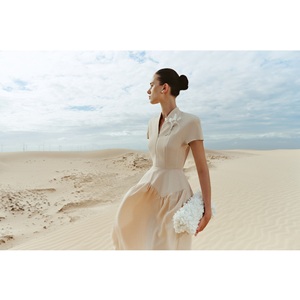 เดรสลำลองสไตล์โมเดิร์นมาใหม่ LORIA SHIRT-COLLAR MIDI DRESS สีทราย ผ้าแจ็คการ์ด 61% เรยอน 39% คอตตอน เสื้อผ้าเดรสผู้หญิง - Product Image 4
