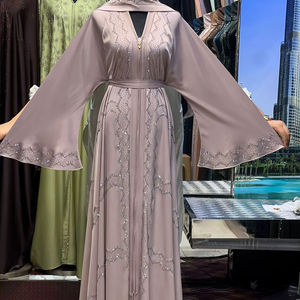 Robe élégante mauve brodée à la main avec cristaux - Kimono de luxe à manches longues, longueur ras du sol, léger et respirant, pour mariage, avec détails argentés complexes - Product Image 1