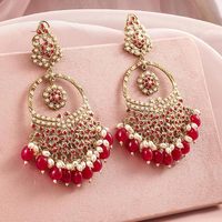 Anting-anting chandelier bunga etnik berlapis emas elegan, imitasi mutiara kristal dengan setting bezel, untuk wanita, cocok untuk pernikahan