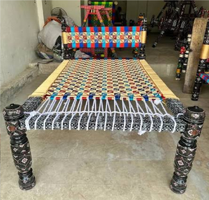 Lit de jour en charpai en bois artisanal avec un motif géométrique multicolore en corde tressée, disponible à prix de gros. - Product Image 5