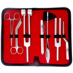 ชุดอุปกรณ์ตรวจวัดทางการแพทย์สำหรับนักเรียน 7 ชิ้น ประกอบด้วย ค้อนสะท้อนเสียง C128 C512 ตะเกียงวัดเสียงสะท้อน  ไม้บรรทัดวัดรูม่านตา  ผ้าพันแผล และกรรไกร - Product Image 1