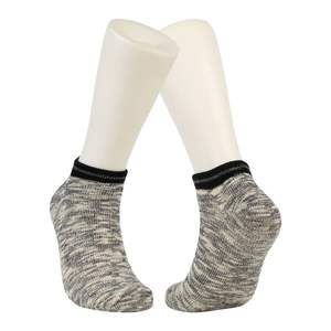 ถุงเท้าข้อสั้นสีดำขาว แต่งขอบ สำหรับออกกำลังกาย วิ่ง ระบายอากาศได้ดี รองรับอุ้งเท้า อุปกรณ์กีฬาสำหรับผู้ชาย - Product Image 4