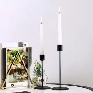 Support à bougies en métal moderne, porte-bougie décoratif, élément décoratif élégant pour l'intérieur de la maison, accent de table pour le salon - Product Image 4