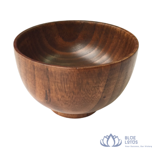 Bol à salade en bois de luxe moderne Vivian Vo de Blue Lotus Farm, durable, non toxique, écologique, fabriqué à la main, pour le camping et la maison - Product Image 1