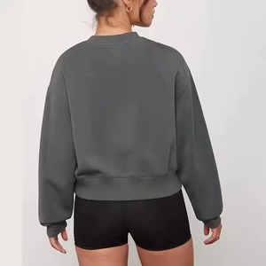 Sweat-shirts d'hiver en molleton de coton épais 400 g/m² pour femme, col montant, coupe courte, épaules tombantes, coupe oversize et carrée, à revers sur le devant, vente en gros - Product Image 6