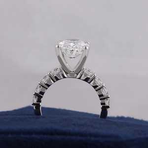 แหวนหมั้นเพชรทรงรี 4.5 กะรัต รุ่นใหม่สุดหรูจาก OM GEMS  ตัวเรือนเงินแท้ 925 ประดับเพชรแล็บแบบ Iced Out  แหวนหมั้นและแต่งงานทรง Halo Eternity - Product Image 5