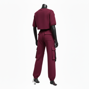 Conjunto Premium de Top Corto y Pantalones Cargo para Mujer, 320 GSM, Algodón y Poliéster, Felpa, Color Borgoña, Logotipo Chenille con Transferencia Térmica - Product Image 5