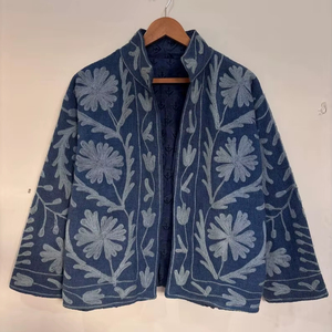 Veste courte en coton et laine brodée à la main, style Suzani, pour femme, coupe-vent, écologique, chaude pour l'hiver, idéale pour les fêtes sur la plage - Product Image 1