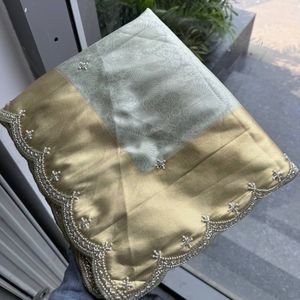 Sari nupcial de seda Kanjivaram pura de primera calidad con bordado de lentejuelas y cuentas Cutdana, borde de Pallu con recortes y blusa tejida. - Product Image 1