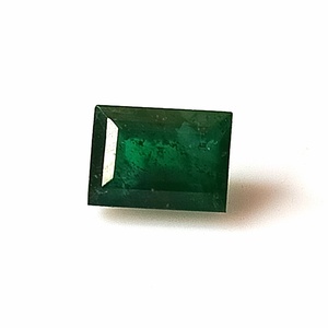 Pierre précieuse naturelle émeraude taille baguette translucide de 1,15 carat, dimensions 5x6,8x3,8 mm - Product Image 3