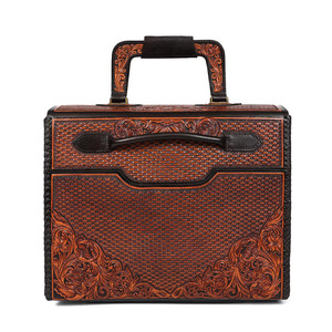 Maletín de Cuero Genuino Hecho a Mano – Bolso Mensajero Vintage con Grabado Floral Estilo Western para Hombre - Product Image 2