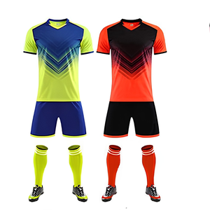 Vêtements de sport personnalisés pour équipes de football, en polyester/coton, imprimés numériquement, respirants, coupe classique, vente en gros, fournisseur OEM - Product Image 2