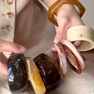 Bracelet manchette large incurvé en résine acrylique forme vague pour femme, accessoires de bijoux, cadeau de fête - Product Image 5