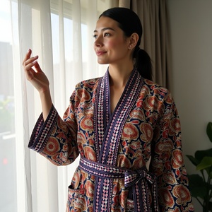 Elegante vestido de kimono con diseño de estampado de flecha de Paisley para mujeres de talla grande hecho con tela transpirable de algodón puro - Product Image 2