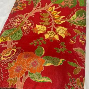 Tissu ethnique en soie Dola de 45 pouces avec imprimé floral sur toute la surface pour Haldi Kurti, Anarkali, Dupatta et jupe - Product Image 3