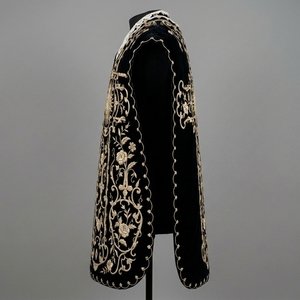 Chasuble liturgique personnalisée en velours noir, brodée à la main avec du fil d'or, vêtement de clergé d'église, robe de cérémonie - Product Image 3