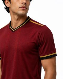 Conjunto de Fútbol Rojo para Hombre, Cuello en V, Manga Corta, Transpirable, de Poliéster Sublimado, Ajuste Atlético, Diseño Sólido para Todas las Temporadas - Product Image 5