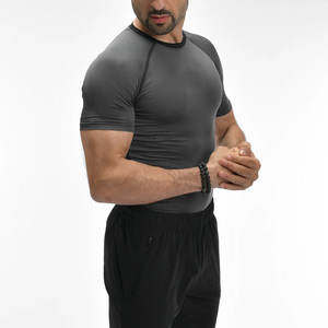 Vêtements d'entraînement écologiques, coupe ajustée, vêtements d'été, t-shirt de compression à col rond, coupe ajustée, tissu épais, athlétique - Product Image 1