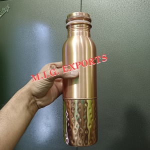 Compre una Botella de Cobre de Primera Calidad con Tapa Hermética, Beneficios Ayurvédicos, Usos para Almacenamiento de Agua, Botella de Cobre M.I.G. EXPORTACIÓN INDIA - Product Image 3