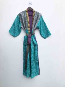 Kimono indio vintage reciclado de sari, patchwork floral sólido, transpirable, de secado rápido, cómodo, de seda japonesa, para playa o como pareo nupcial. - Product Image 2