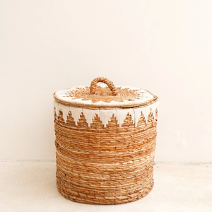Panier à linge artisanal en jacinthe d'eau naturelle avec couvercle, paniers de rangement pour l'organisation, en coton du Vietnam - Product Image 2