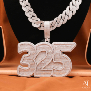 Reloj de Plata de Ley 925 con Colgante de Moissanita de Calidad de Exportación, con Elegante Adorno de Piedras y Construcción Duradera para Uso Diario - Product Image 2
