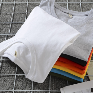 Camiseta de Manga Corta con Cuello Redondo de Algodón Negro para Hombre, Corte Regular, Diseño Floral Informal, Diseño en Blanco sin Tejido, Ecológica y Deportiva - Product Image 2