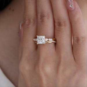 Anillo de Compromiso y Matrimonio Arin Eternity Band con Diamante Cultivado en Laboratorio con Corte Marquise, Certificado IGI/GIA, Oro Blanco de 14k, Regalo de Joyería para Mujer - Product Image 1