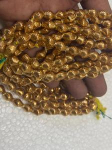 Perles en verre dorées de 8 mm de qualité supérieure avec motif coquillage côtelé pour la fabrication de bijoux, les fournitures d'artisanat, l'embellissement et la vente en gros - Product Image 3