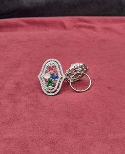 Anillo de diamantes americanos con incrustaciones de piedras ovaladas y en forma de pera para mujer, ideal para recepciones y fiestas, anillos llamativos plateados para mujer. - Product Image 4