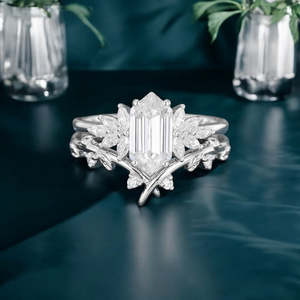 Anillo de compromiso de diamante cultivado en laboratorio de corte ovalado con banda de boda de hoja de vid y chevron, engaste de púas en oro blanco, acabado de alto brillo - Product Image 6