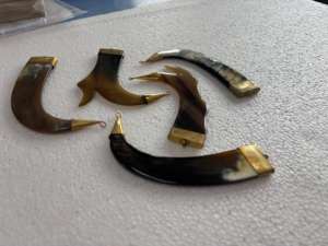 Colgante de Cuerno de Búfalo Natural, Amuleto de Hueso Chapado en Forma de Luna Creciente, Suministros para Fabricación de Joyería Tribal Boho Étnica, Negro Beige - Product Image 2