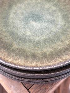 Assiette en céramique à glaçure réactive Earth Moss, finition texturée vintage, épaisse et durable, idéale pour une dégustation d'inspiration rustique - Product Image 2