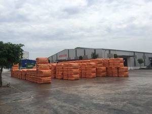 Tela reciclada ignífuga de fibra de poliéster negro seco sólido de la mayor fábrica de Vietnam para geotextil no tejido - Product Image 5