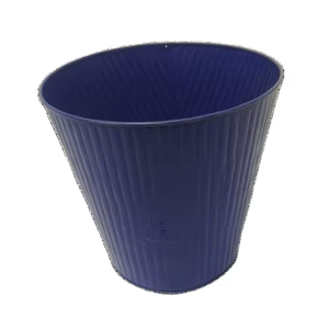 Maceta metálica azul con diseño moderno de rayas verticales, maceta decorativa para interiores y exteriores, duradera, resistente al óxido, para jardín. - Product Image 1