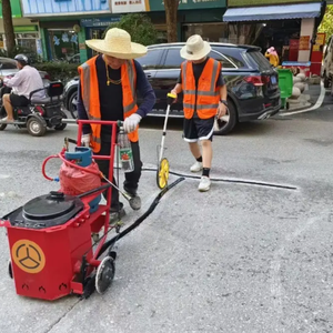 Mastic de joint routier mélangé avec du bitume et du caoutchouc pour une flexibilité maximale - Product Image 2
