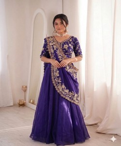 Lehenga Choli de Seda Crujiente de Diseño con Bordado Dupatta, Ropa Étnica para Bodas, Estilo Hindú/Pakistaní para Mujer, HIRVA-HB-191 - Product Image 2