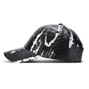 Gorra de Béisbol Unisex con Estampado de Piel de Serpiente, Ajustable, de 6 Paneles, Tipo Trucker, en Negro y Blanco, para Viajes y Deportes al Aire Libre - Product Image 1