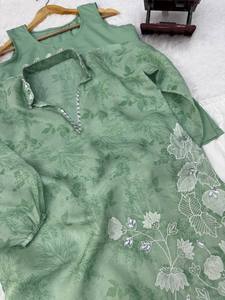 Conjunto de organza con estampado digital, bordado con hilo y pedrería, mangas abullonadas, pantalón de organza y top interior para mujer - Product Image 4