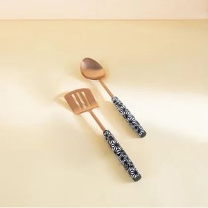 Ensemble de cuillères et fourchettes à salade en cuivre avec manches à motifs noirs pour la table - Product Image 1