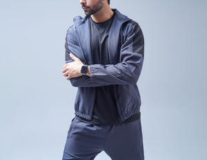 ชุดวอร์มกันลมน้ำหนักเบาผ้าโพลีเอสเตอร์ไนลอนพร้อมแถบข้างลายโลโก้แบบกำหนดเองสำหรับผู้ชาย ชุดวอร์มไนลอนสำหรับกิจกรรมกลางแจ้งสำหรับผู้ชาย - Product Image 5