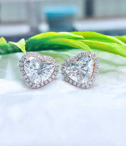 Pendientes de diamantes talla corazón en oro rosa, un diseño romántico y radiante con un brillo suave y un encanto elegante para un estilo atemporal. - Product Image 1