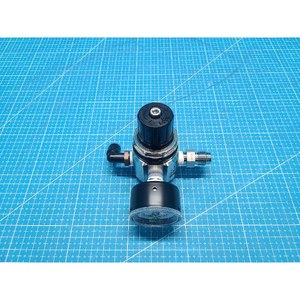 Régulateur de précision pneumatique SMC SR3100-02, utilisé comme pièce détachée pour équipement semi-conducteur d'occasion - Product Image 3