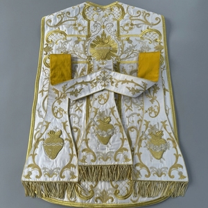 Casulla Bordada a Mano Personalizada con Flecos Blancos y Dorados, Tela de Seda, Vestimenta Litúrgica para Ceremonias Religiosas - Product Image 1