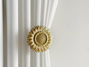 Gancho para Cortinas con Diseño de Girasol, Perfecto para una Organización Hermosa y Ordenada, Accesorio Funcional y Decorativo para el Hogar, de la India - Product Image 4