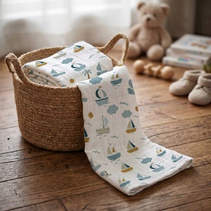 Envoltura de muselina de algodón hecha a mano con estampado de velero, suave, transpirable y no tejida para bebé. - Product Image 1